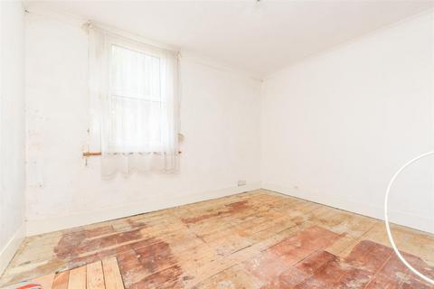 Castle Road, Chatham, Kent 2 bed terraced house for sale