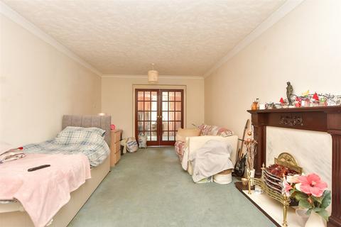Fallowfield, Sittingbourne ME10 4 bed link detached house for sale