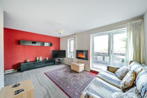 McIntosh Close, Wallington SM6 3 bed maisonette for sale