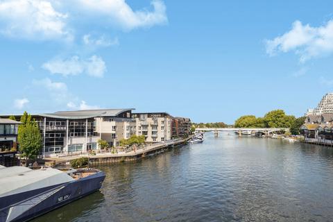 Marina Place, Kingston Upon Thames KT1 2 bed apartment for sale