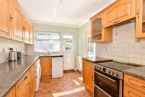 Strathwell Crescent, Whitwell PO38 2 bed detached bungalow for sale