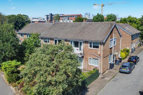 Highfield Court, Beeston, Nottingham 2 bed flat for sale