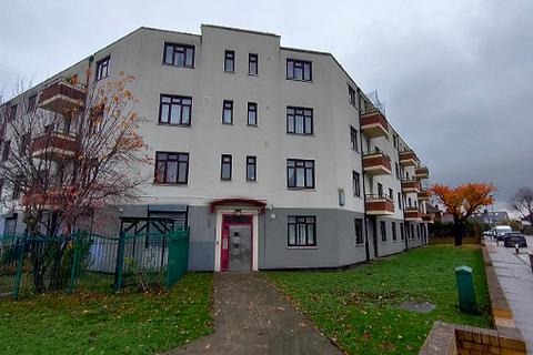 Shirley House Drive, London SE7 3 bed flat for sale