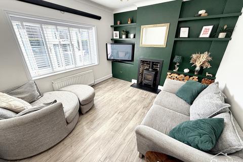 Columbia Road, Bournemouth, BH10 4 2 bed bungalow for sale