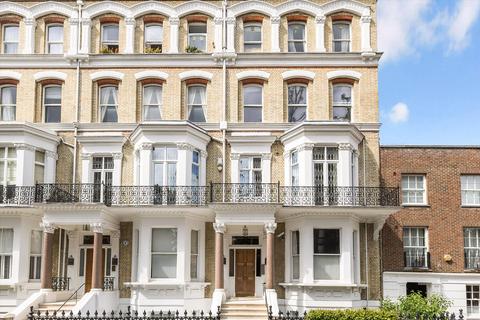 Vicarage Gate, London, W8 4 bed flat for sale