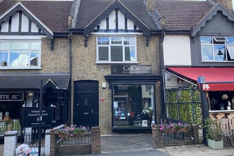 Queens Road, Buckhurst Hill 1 bed flat for sale