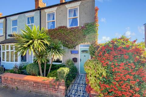 South Parade, Grantham NG31 2 bed end of terrace house for sale
