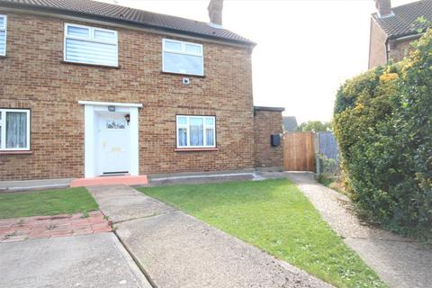 Dunedin Road, Rainham 2 bed maisonette for sale