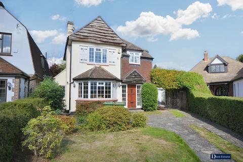 Ayloffs Close, Emerson Park... 3 bed detached house for sale