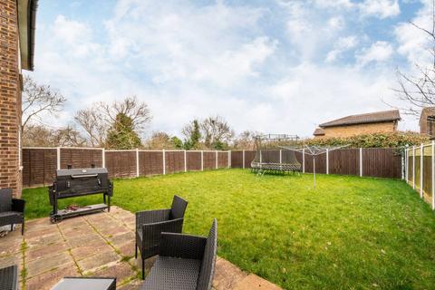 Morland Close, Hampton, TW12 6 bed detached house for sale