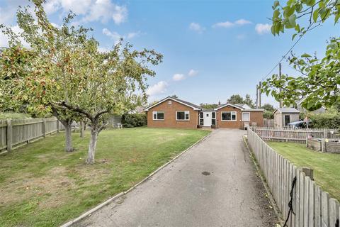 The Green, Great Cheverell, SN10 4 bed detached bungalow for sale