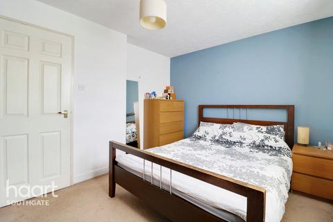 Leigh Hunt Drive, London 1 bed apartment for sale
