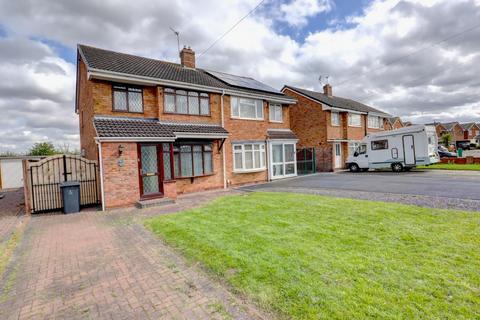 Malvern Avenue, Stockingford, Nuneaton 3 bed semi