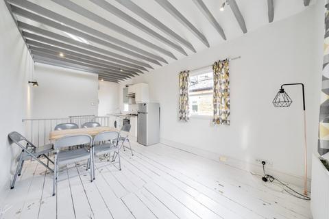Battersea Rise, London, SW11 1 bed flat for sale