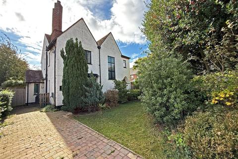 Uppington Avenue, Belle Vue, Shrewsbury 4 bed detached house for sale