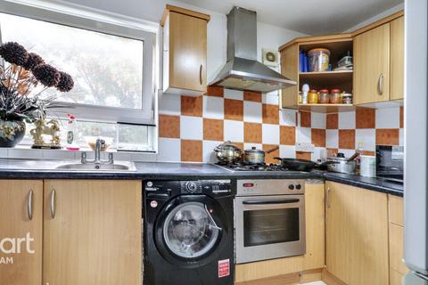 Parr Road, London 1 bed flat for sale