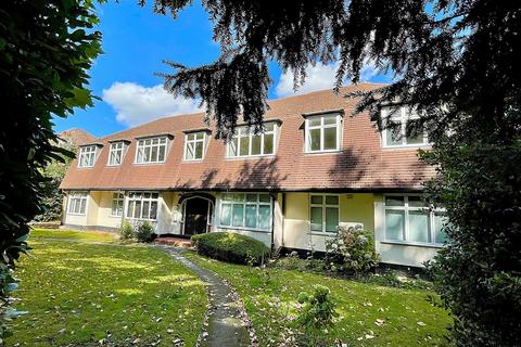 Foxgrove Road, Beckenham, BR3 3 bed apartment for sale