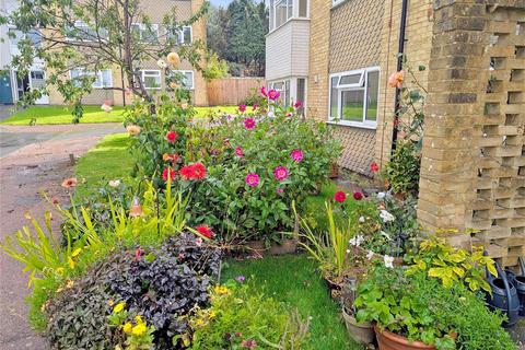 Chenies Close, Tunbridge Wells, Kent 1 bed ground floor flat for sale