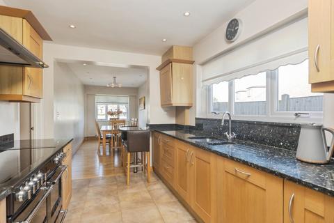 Green Way, Longfield DA3 4 bed bungalow for sale