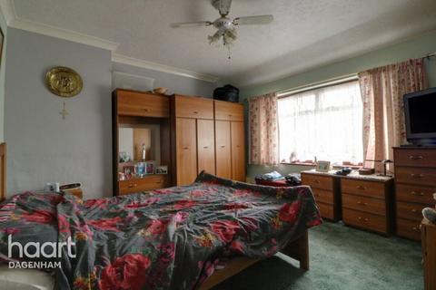 Osborne Square, Dagenham 2 bed end of terrace house for sale