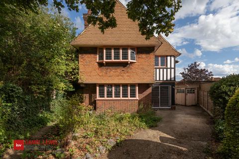 Wellington Avenue, London, E4 4 bed detached house for sale
