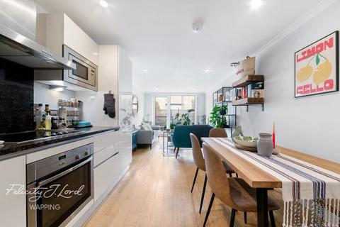 Trinity Mews, London E1 2 bed flat for sale