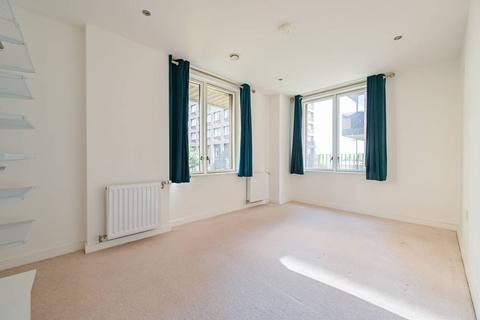 Cavendish Square, Docklands, London, E16 3 bed flat for sale