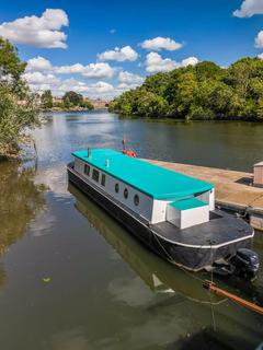 Swan island, Strawberry Vale... 2 bed houseboat for sale