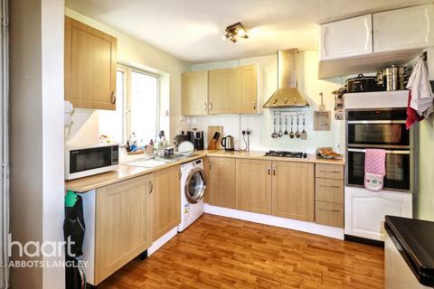 Primrose Hill, Kings Langley 3 bed semi