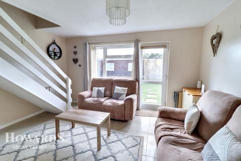 Newport Road, Hemsby 2 bed chalet for sale