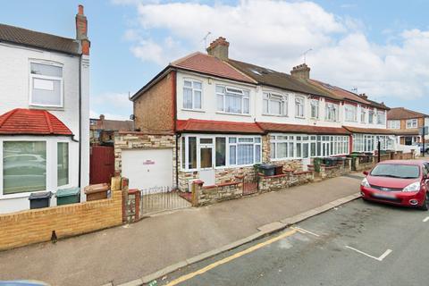 Kimberley Road, London E17 3 bed terraced house for sale
