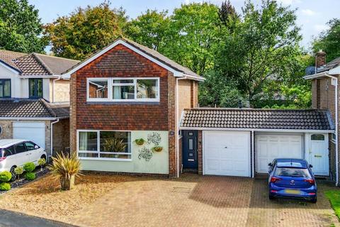 Melville Avenue, Camberley GU16 3 bed link detached house for sale