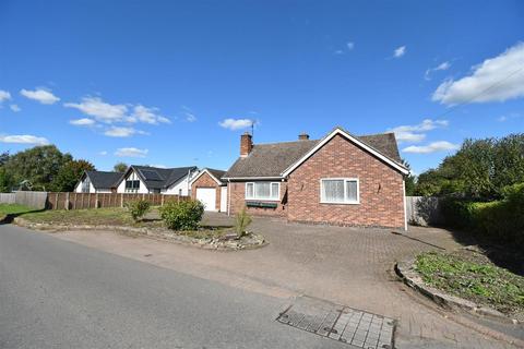 Welsh Road, Offchurch, Leamington Spa 2 bed detached bungalow for sale