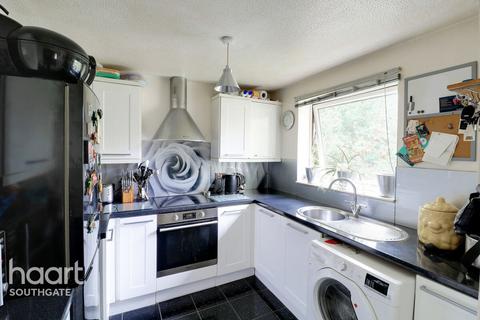 Shurland Avenue, Barnet 2 bed apartment for sale