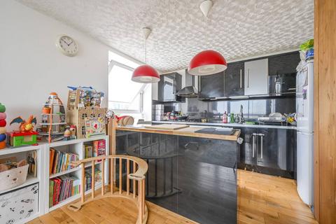 The Quarterdeck, Docklands, London, E14 1 bed flat for sale