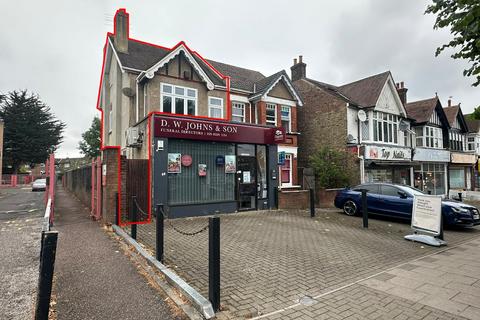 108 Station Road, London, E4 6AB 3 bed house for sale