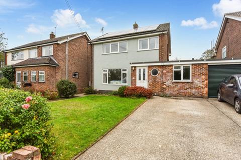 Tilmore Gardens, Petersfield, Hampshire 3 bed detached house for sale