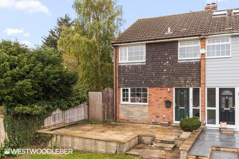 Lilliards Close, Hoddesdon EN11 3 bed end of terrace house for sale