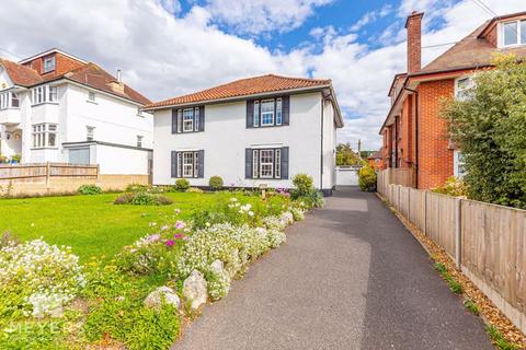 8 Dingle Road, Bournemouth 2 bed apartment for sale