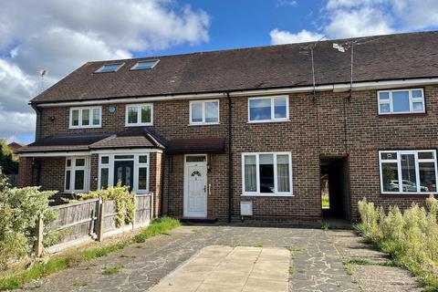 Straight Road, Romford 2 bed terraced house for sale