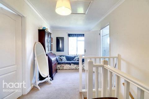 Main Road, Biggin Hill 3 bed semi