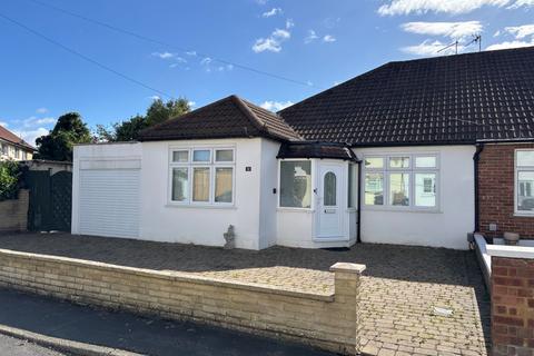 Medlake Road, Egham, Surrey, TW20 3 bed semi