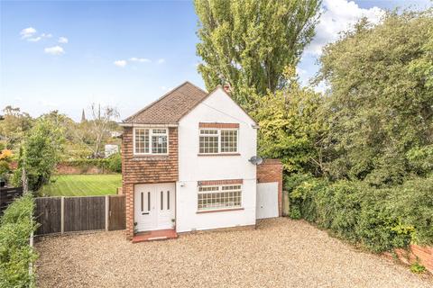Cedar Close, Bagshot, Surrey, GU19 3 bed detached house for sale