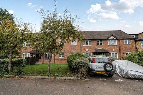 St. Peters Close, Mill End... 2 bed apartment for sale