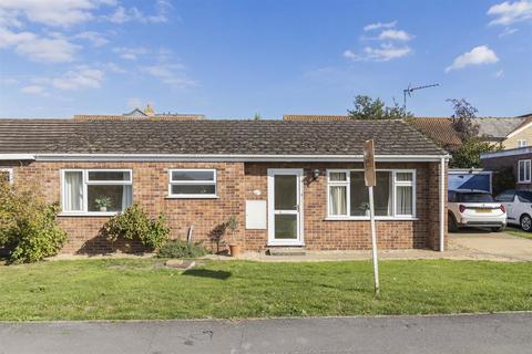 Priors Court, Sutton CB6 2 bed semi