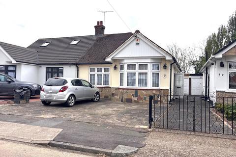 Chadville Gardens, Chadwell Heath, RM6 2 bed bungalow for sale