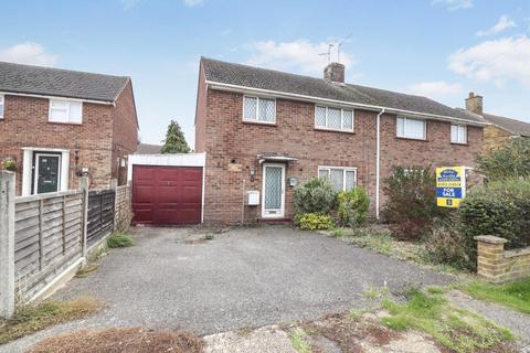 Slaters Close, Rushden NN10 3 bed semi