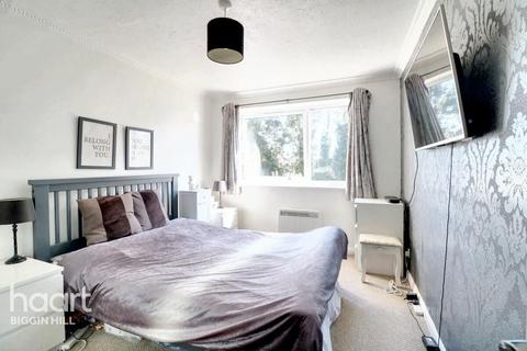 Main Road, Biggin Hill 2 bed flat for sale