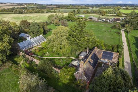 Holwell 4 bed detached house for sale