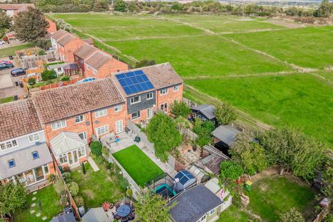 Hambro Close, Rayleigh SS6 3 bed terraced house for sale